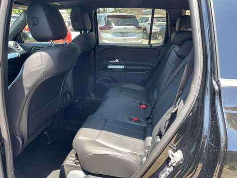 Used 2025 Mercedes-Benz GLB 250 4MATIC image 27