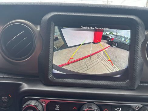 Used 2018 Jeep Wrangler Unlimited Sport S AWD/4WD image 32