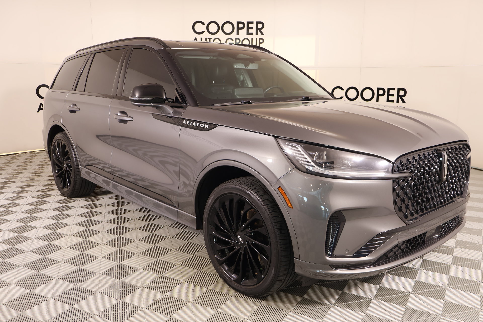 Used 2025 Lincoln Aviator Reserve w/ Jet Appearance Package AWD/4WD image 1