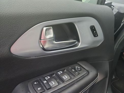 New 2026 Chrysler Pacifica Limited image 21