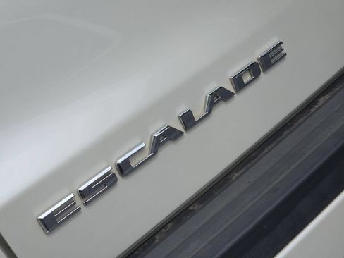 Used 2015 Cadillac Escalade Luxury AWD/4WD image 11