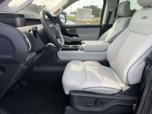 New 2025 Ford Expedition Max Platinum w/ Platinum Ultimate Package image 4