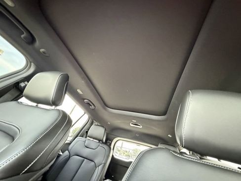 Used 2025 Jeep Grand Cherokee L Limited w/ Luxury Tech Group II RWD image 34