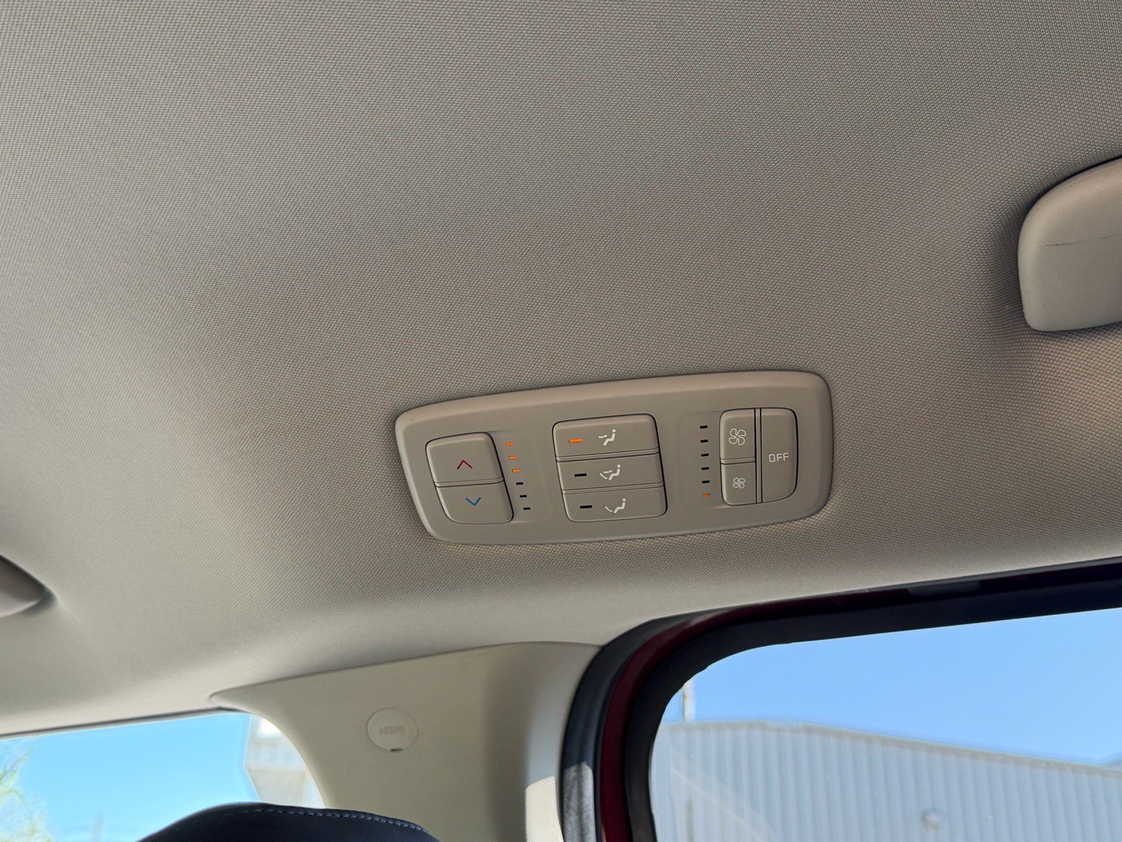 Used 2024 Kia Carnival LX FWD image 43