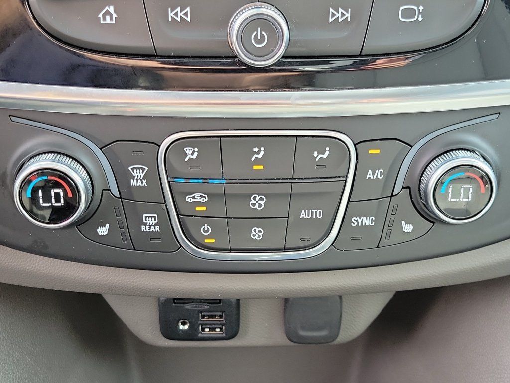 Used 2021 Chevrolet Traverse LT w/ LT Premium Package AWD/4WD image 33