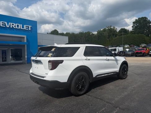 Used 2020 Ford Explorer XLT w/ Comfort Package AWD/4WD image 3