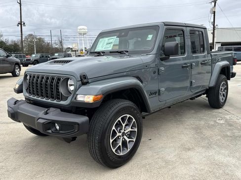 New 2025 Jeep Gladiator Sport image 3