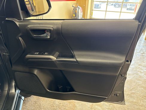Used 2023 Toyota Tacoma TRD Sport image 15