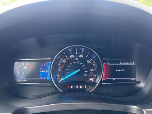 Used 2019 Ford Explorer Limited w/ Class III Trailer Tow Package FWD image 21