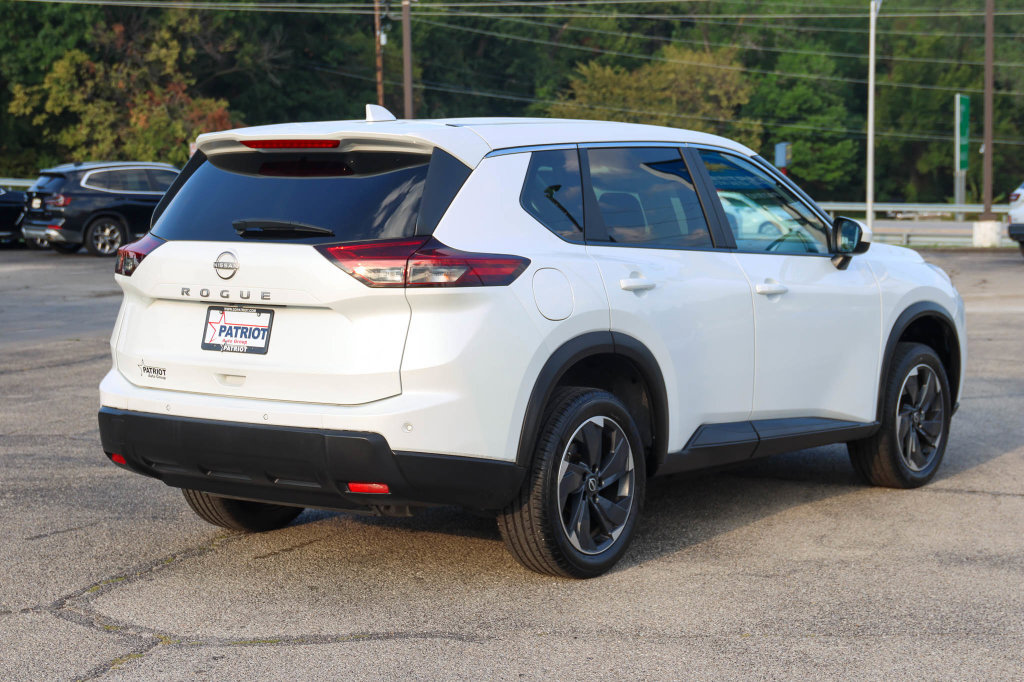 Used 2025 Nissan Rogue SV FWD image 3