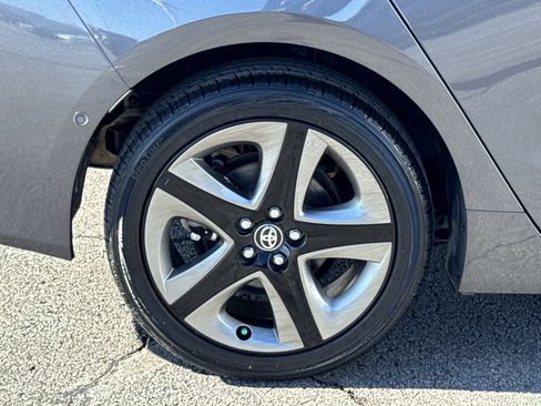 Used 2021 Toyota Prius L Eco image 39
