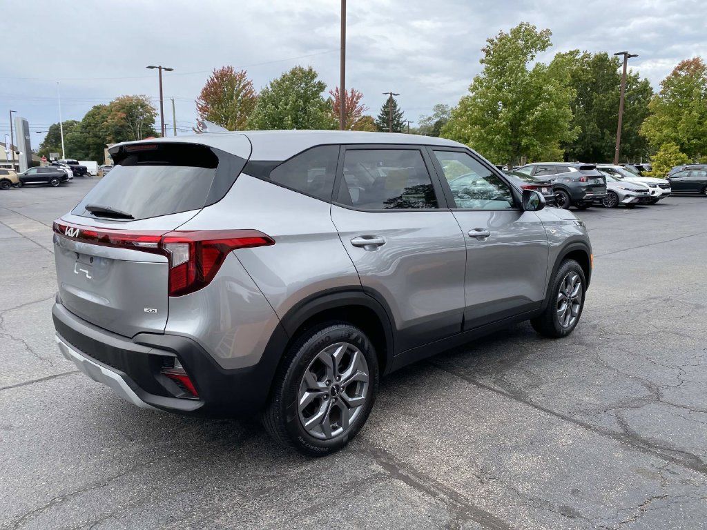Used 2025 Kia Seltos LX AWD/4WD image 6
