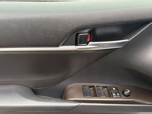 Used 2023 Toyota Camry SE image 10