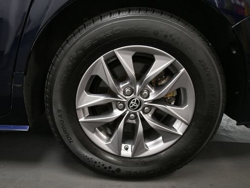 Used 2025 Toyota Sienna XLE FWD image 34