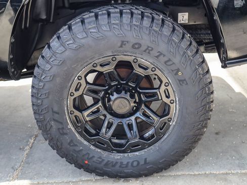 Used 2019 Toyota Tacoma SR5 RWD image 8