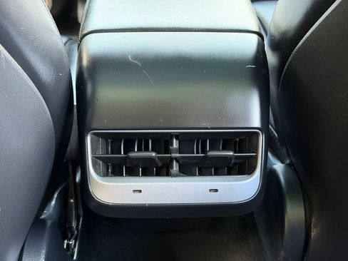 Used 2022 Tesla Model Y Long Range AWD/4WD image 49