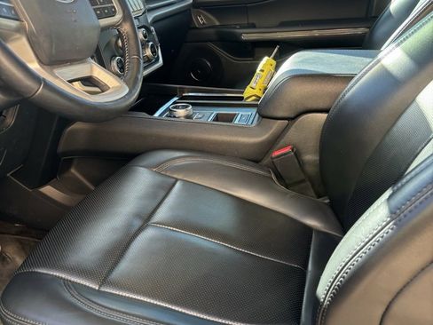 Used 2022 Ford Expedition XLT image 11