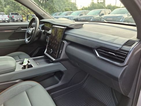 New 2026 GMC Acadia AT4 w/ Luxury Package AWD/4WD image 42