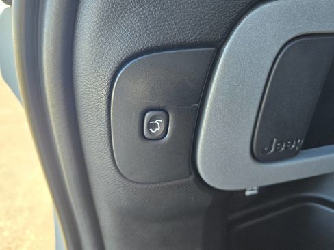 Used 2018 Jeep Cherokee Limited w/ Trailer Tow Group image 27