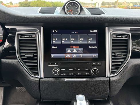 Used 2018 Porsche Macan image 22