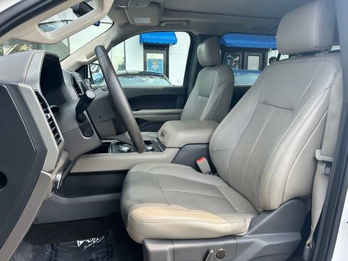 Used 2018 Ford Expedition Max XLT w/ Equipment Group 202A AWD/4WD image 12