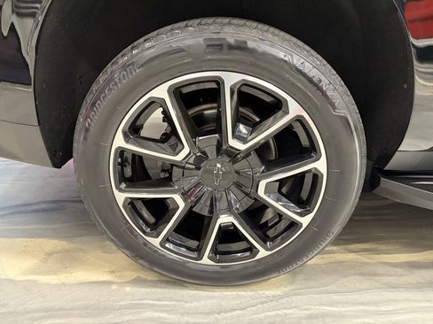 Used 2022 Chevrolet Suburban RST w/ Sport Performance Package image 33