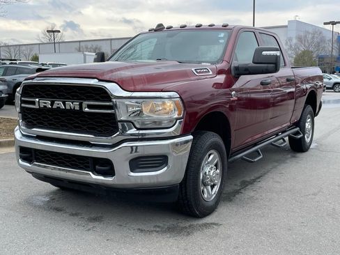 Used 2024 RAM 3500 Tradesman w/ Chrome Appearance Group AWD/4WD image 3