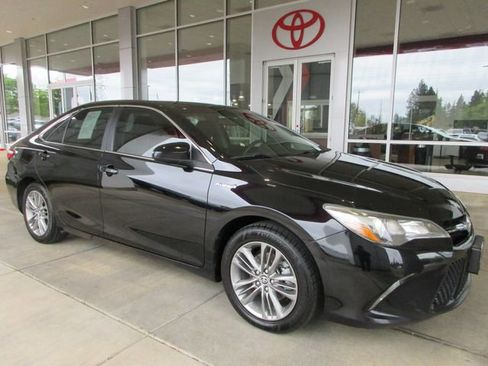 Used 2015 Toyota Camry SE FWD image 4