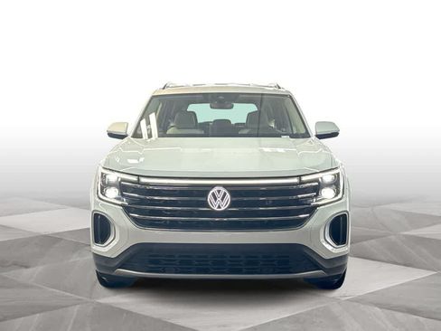 Certified 2024 Volkswagen Atlas SE w/ Black Wheel Package FWD image 3