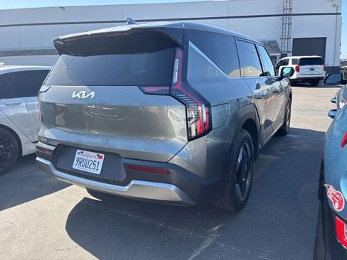 Used 2025 Kia EV9 Light Long Range RWD image 8
