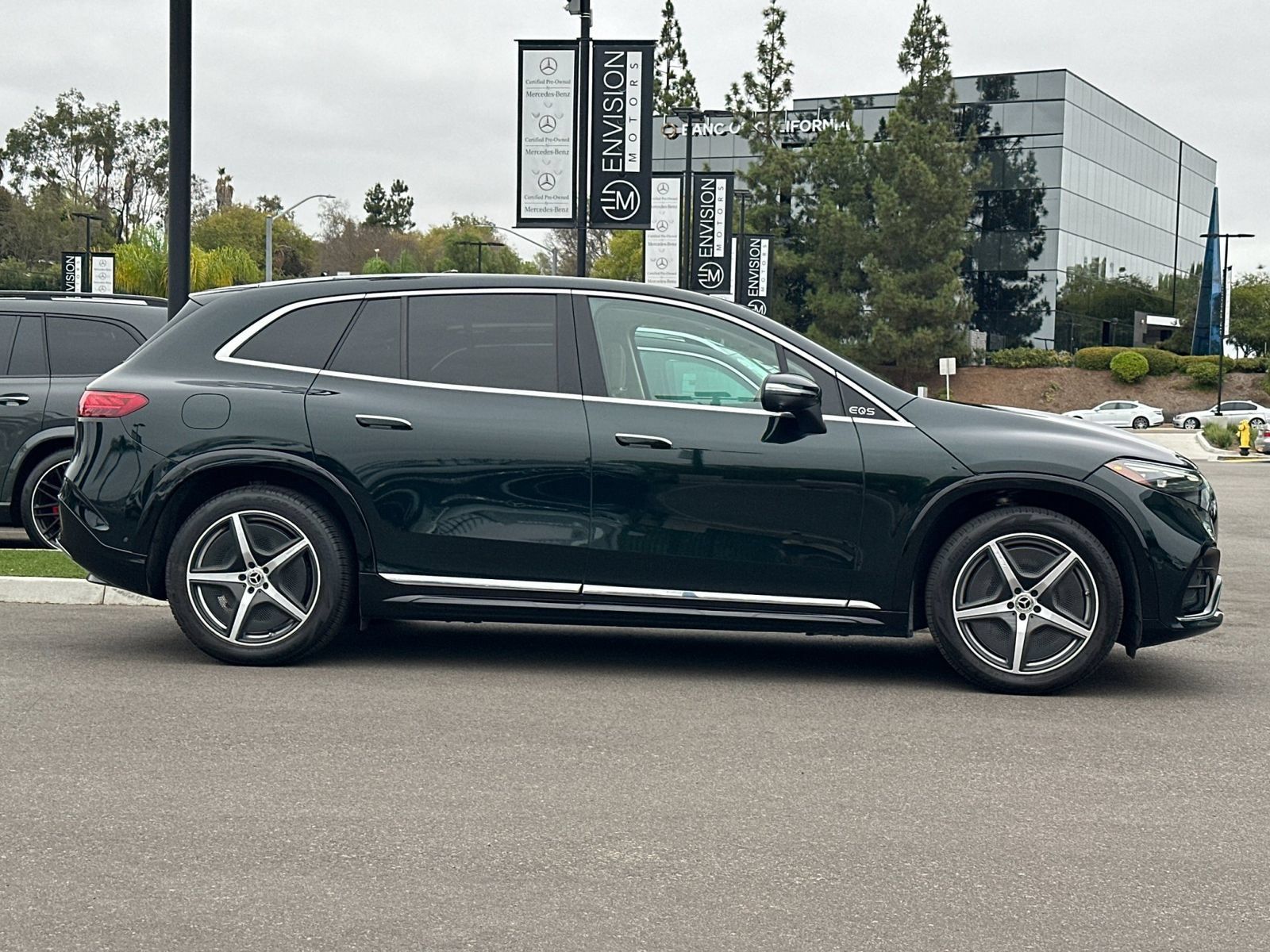Used 2023 Mercedes-Benz EQS 580 4MATIC SUV image 2