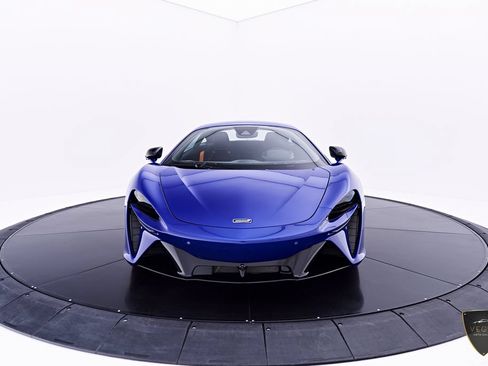 Used 2025 McLaren Artura RWD image 20