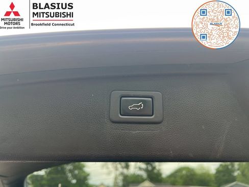 Used 2019 Subaru Outback 2.5i Touring AWD/4WD image 11