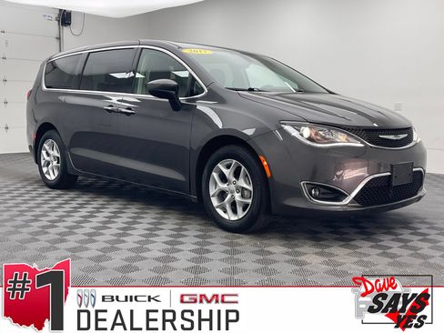 Used 2017 Chrysler Pacifica Touring Plus w/ Tire & Wheel Group FWD image 1