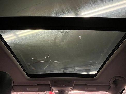 Used 2023 Volkswagen Tiguan SE w/ Panoramic Sunroof Package FWD image 8