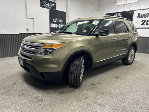 Used 2013 Ford Explorer XLT AWD/4WD image 3