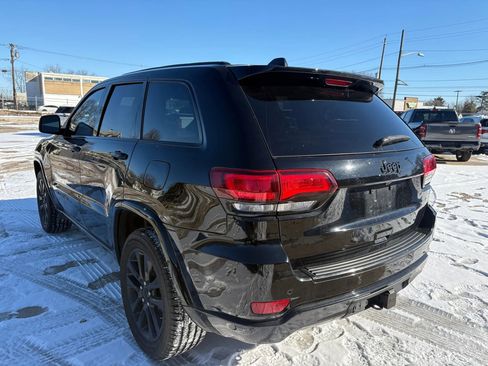 Used 2017 Jeep Grand Cherokee Altitude image 6