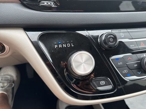 Used 2022 Chrysler Voyager LX image 26