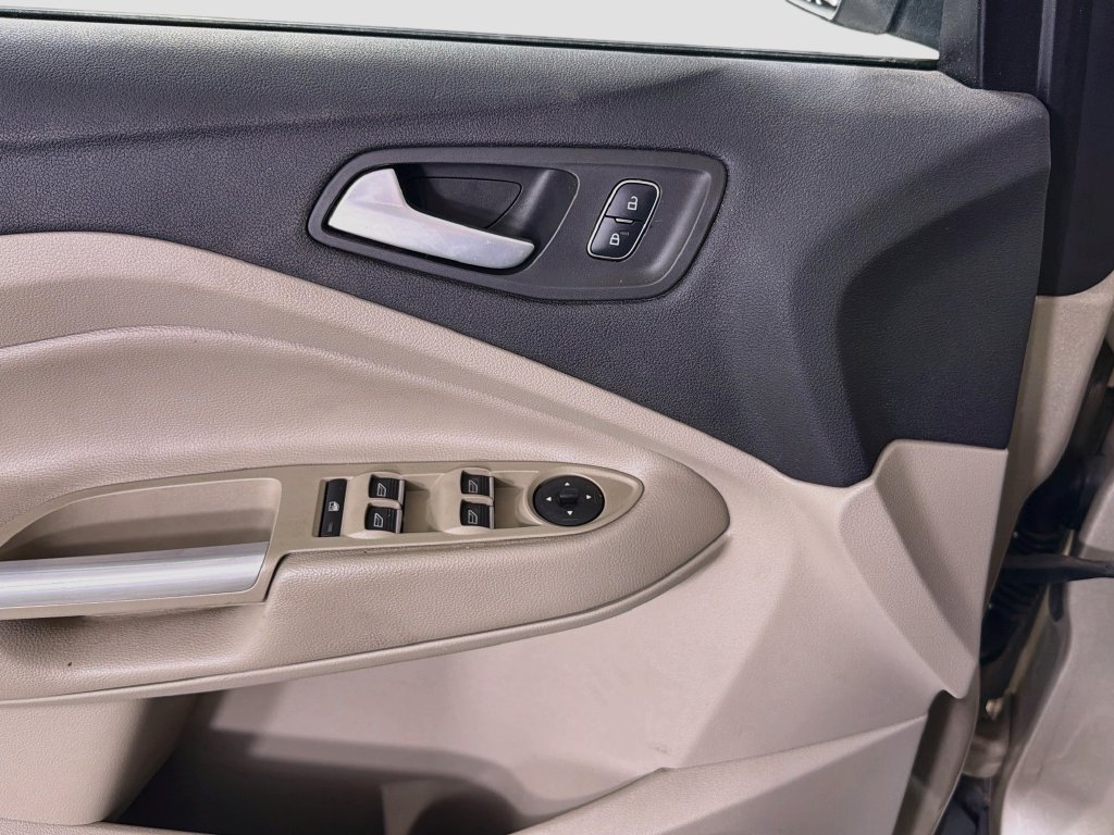 Used 2017 Ford Escape SE w/ Equipment Group 201A FWD image 19