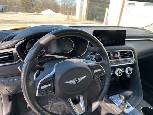 Used 2023 Genesis G70 2.0T image 6