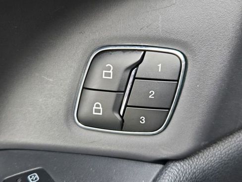 Used 2023 Ford Expedition Max XLT image 17