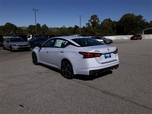 Used 2023 Nissan Altima 2.5 SR w/ SR Premium Package image 6