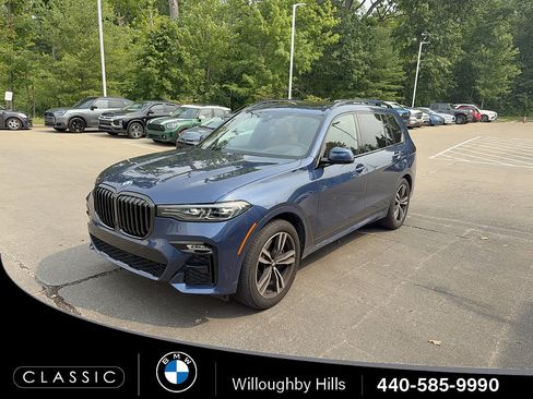 Used 2022 BMW X7 xDrive40i w/ M Sport Package AWD/4WD image 1