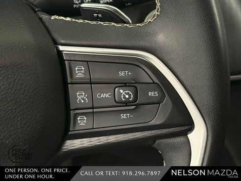 Used 2023 Jeep Grand Cherokee L Laredo image 24