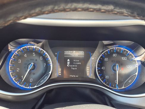 Used 2020 Chrysler Pacifica Touring-L FWD image 26