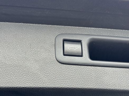 Used 2023 Toyota Highlander XLE image 36