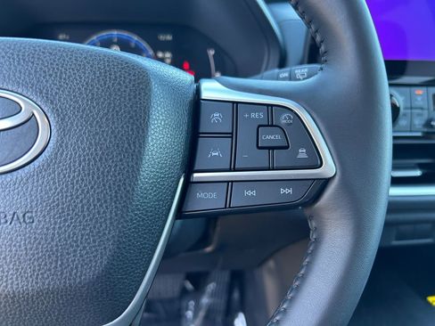 Used 2025 Toyota Grand Highlander AWD image 16