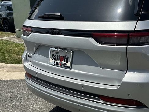 New 2026 Jeep Grand Cherokee Limited AWD/4WD image 12