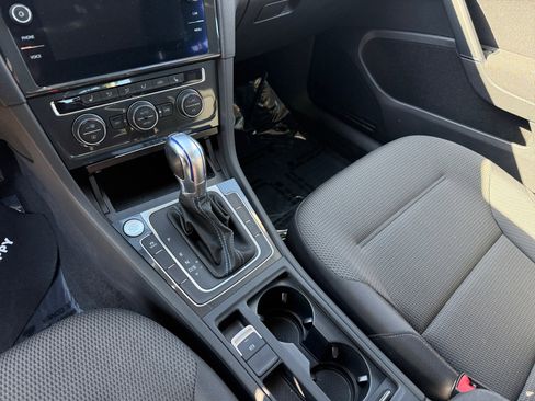 Used 2019 Volkswagen e-Golf SE w/ Driver Assistance Package image 13