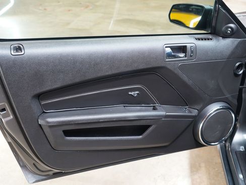 Used 2010 Ford Mustang GT image 39